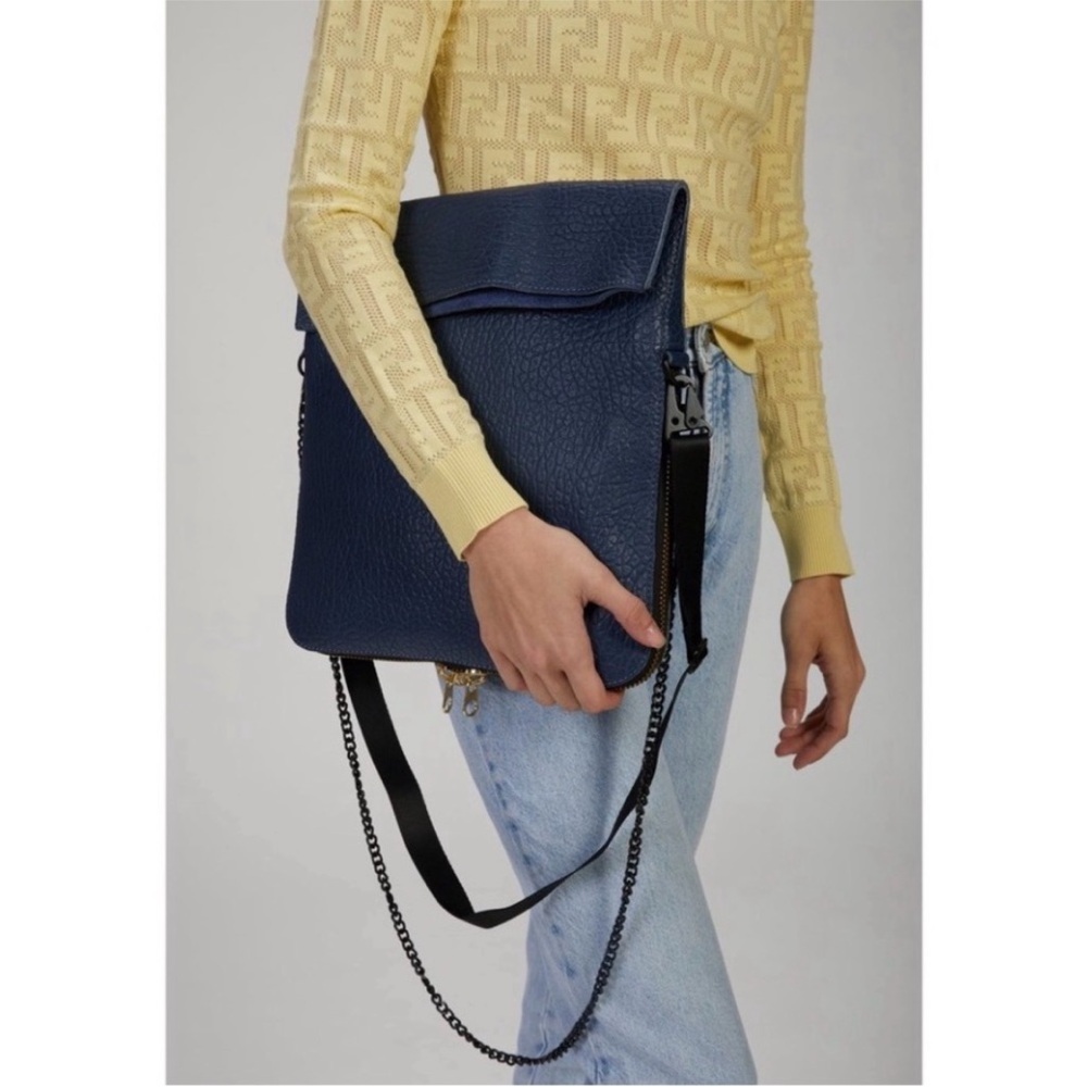 Pebbled Buffalo Leather Navy Messenger Crossbody Bag Ampersand As Apostrophe NEW